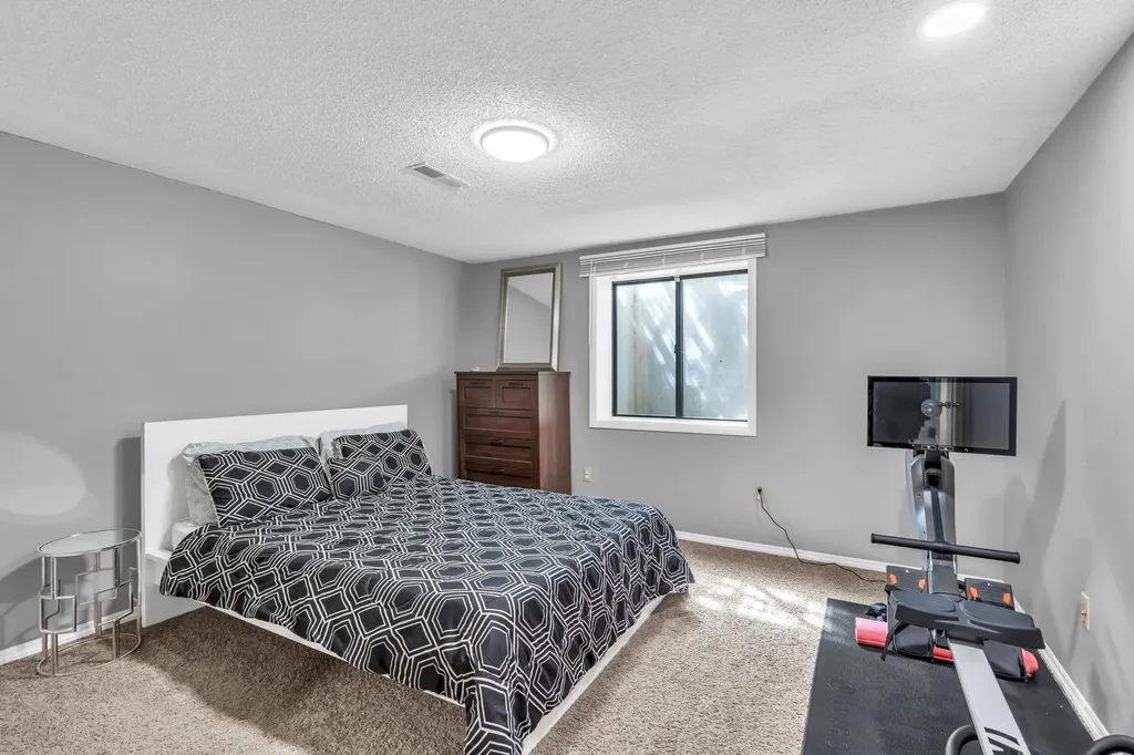 6827 E Bainbridge Road Wichita KS 67226