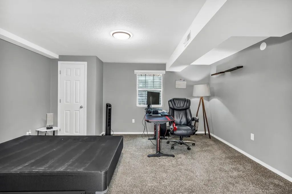 6827 E Bainbridge Road Wichita KS 67226