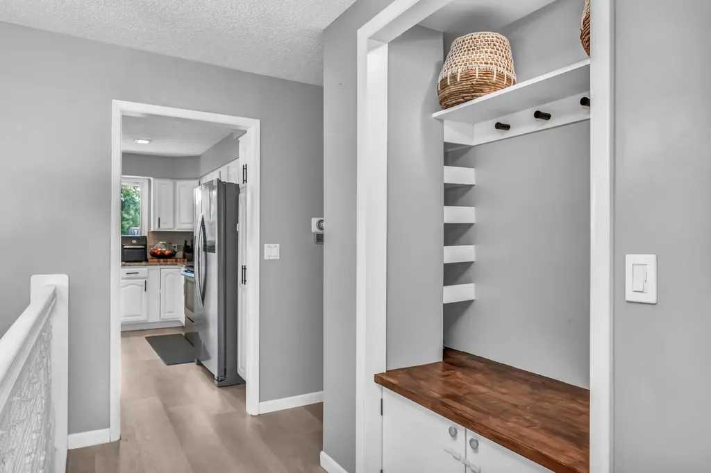 6827 E Bainbridge Road Wichita KS 67226