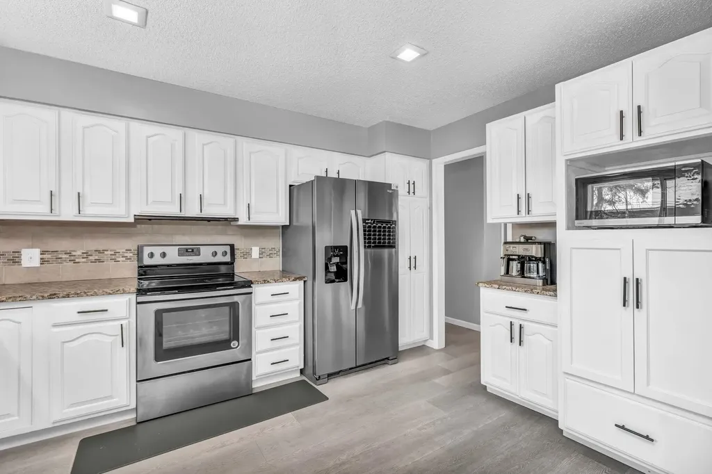 6827 E Bainbridge Road Wichita KS 67226