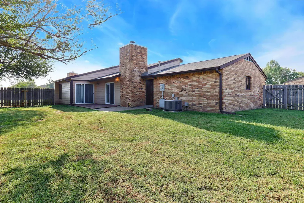 3037 N Longfellow Court Wichita KS 67226