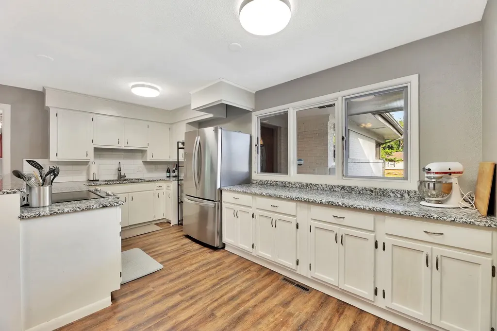 1917 N Edgemoor Wichita KS 67208