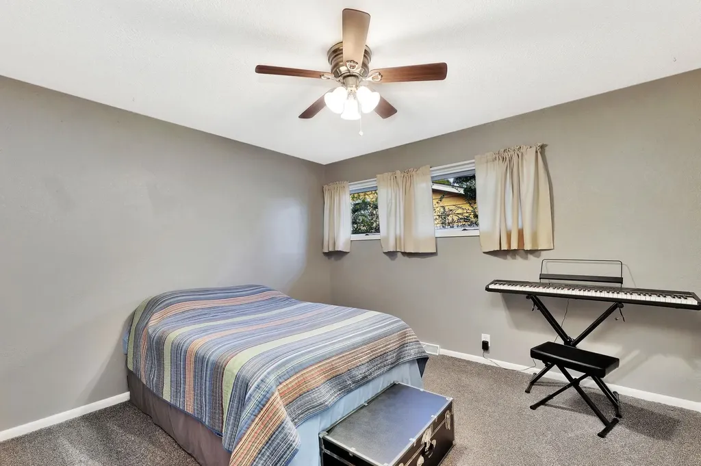 1917 N Edgemoor Wichita KS 67208