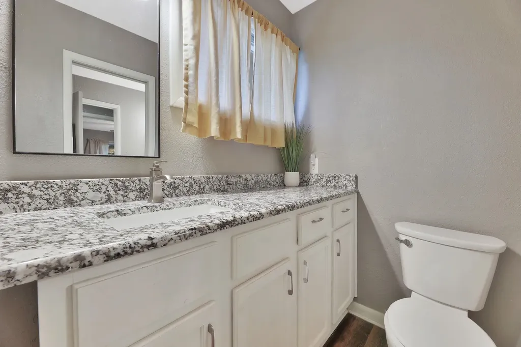 1917 N Edgemoor Wichita KS 67208
