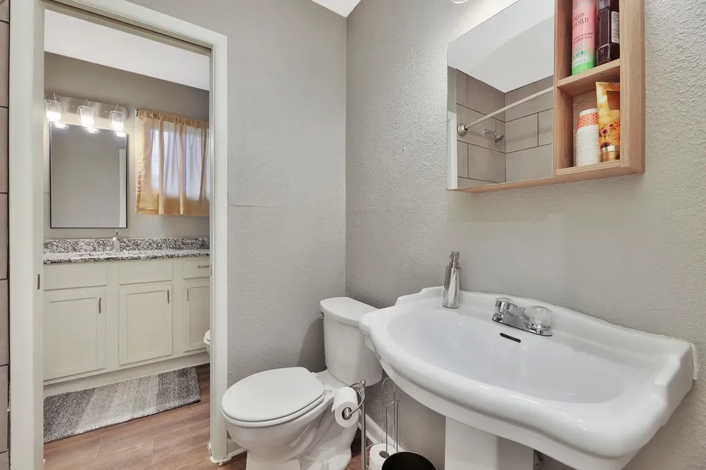 1917 N Edgemoor Wichita KS 67208