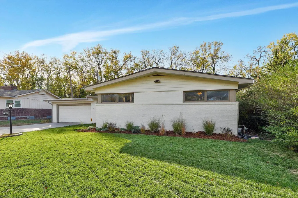 1917 N Edgemoor Wichita KS 67208