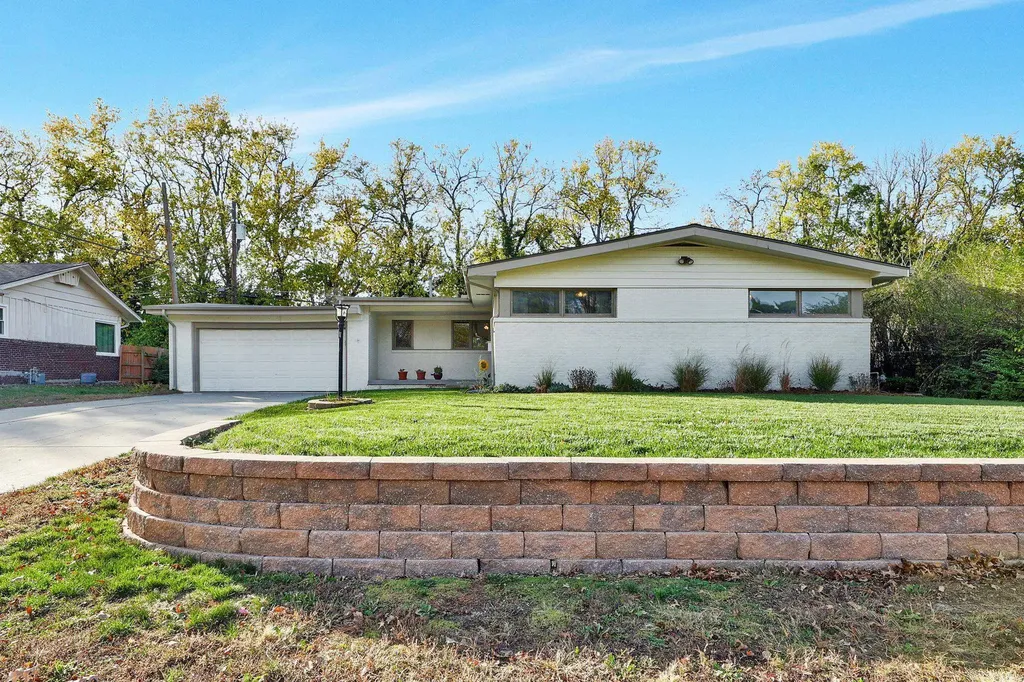 1917 N Edgemoor Wichita KS 67208