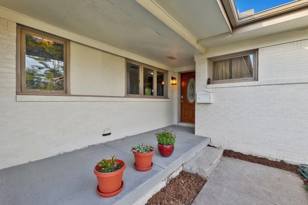 1917 N Edgemoor Wichita KS 67208