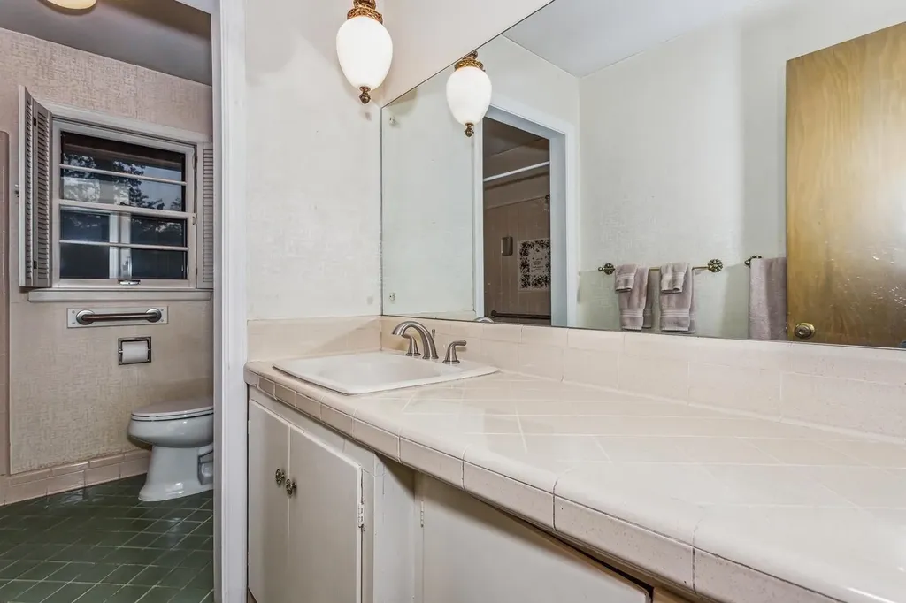 417 S Lexington Road Wichita KS 67218