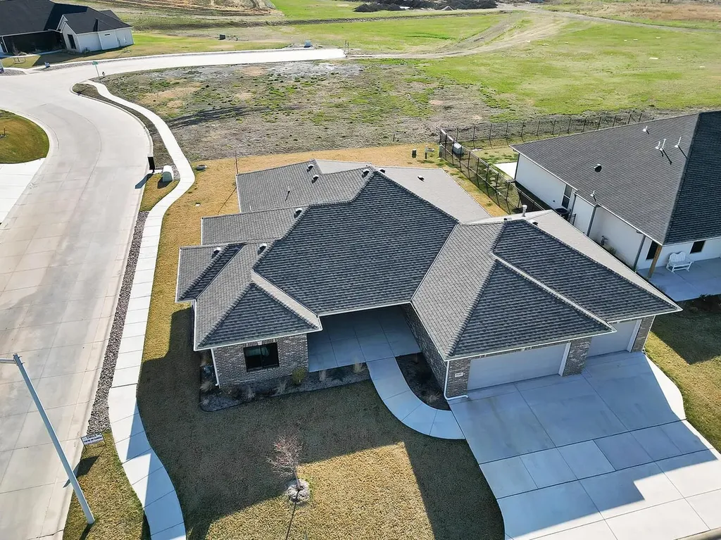 5146 N Lycee Street Bel Aire KS 67226
