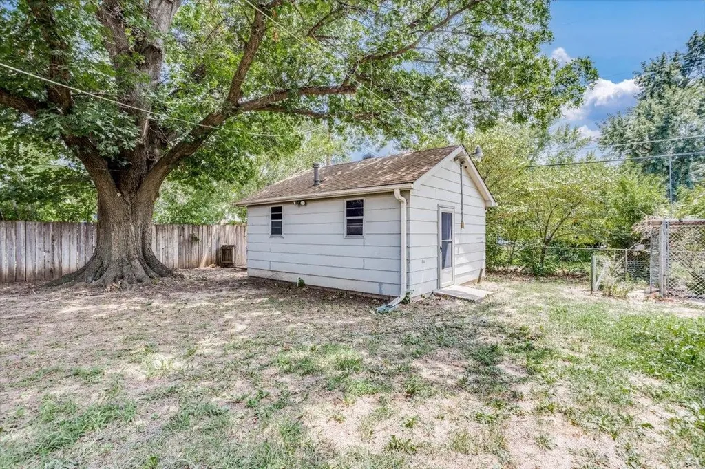 1535 E Luther Street Wichita KS 67216