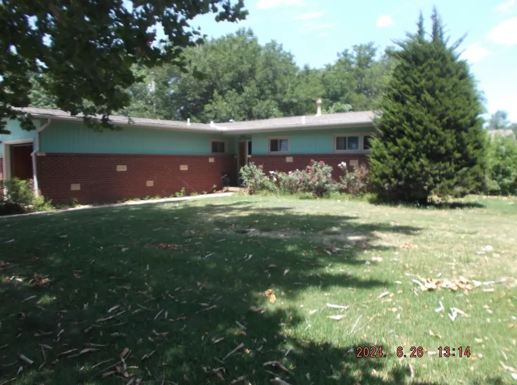 839 N Chipper Wichita KS 67212