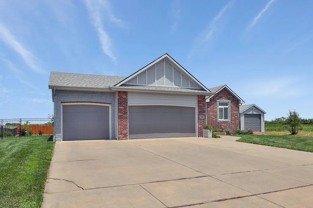 108 W Winterset Circle Goddard KS 67052