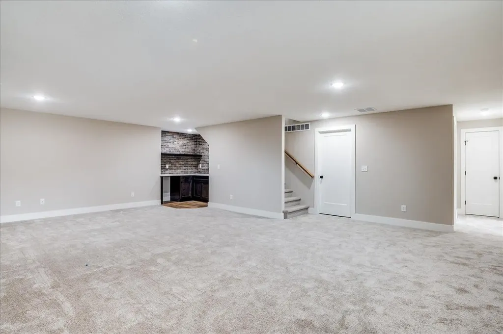 178 S Wellcrest Court Wichita KS 67052