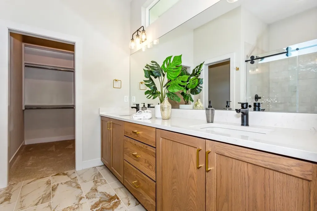 4646 W Emerald Bay Court Wichita KS 67205