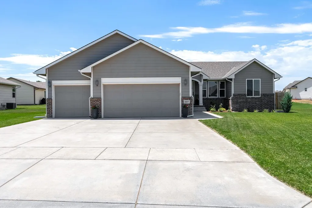 1617 N Thoroughbred Street Wichita KS 67235