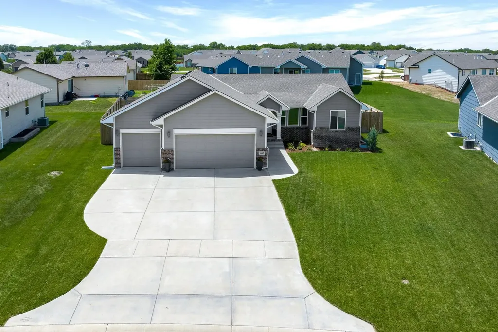 1617 N Thoroughbred Street Wichita KS 67235