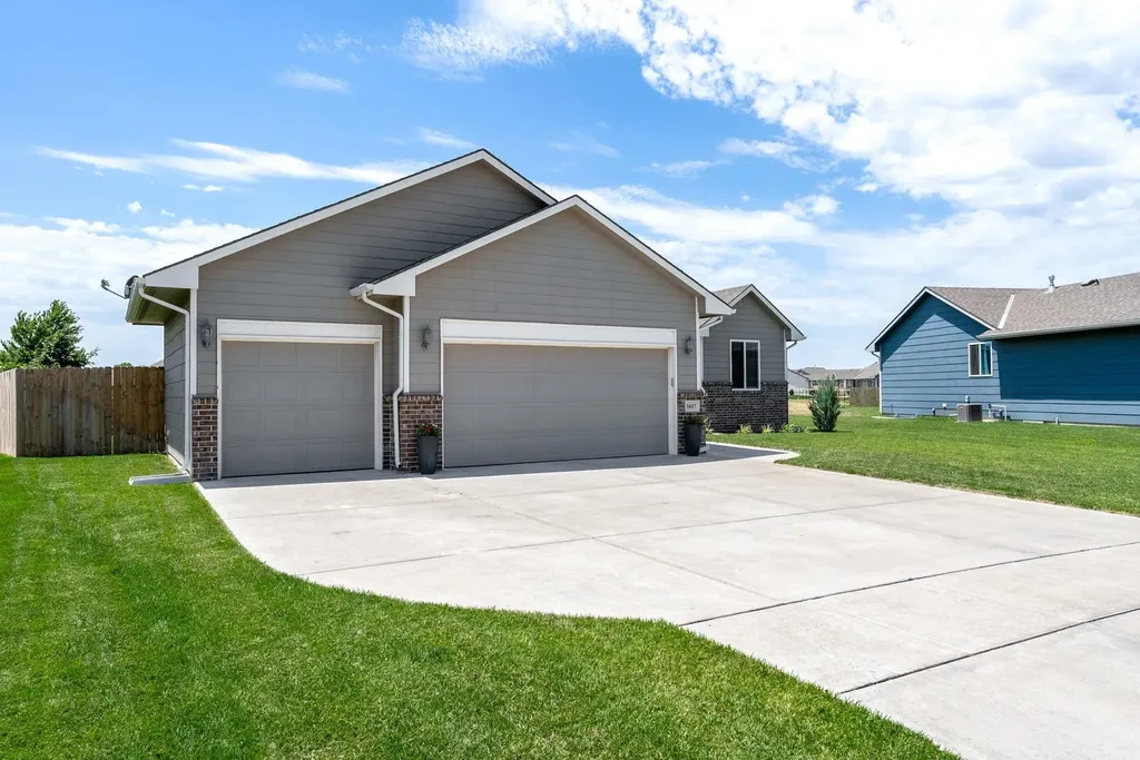 1617 N Thoroughbred Street Wichita KS 67235