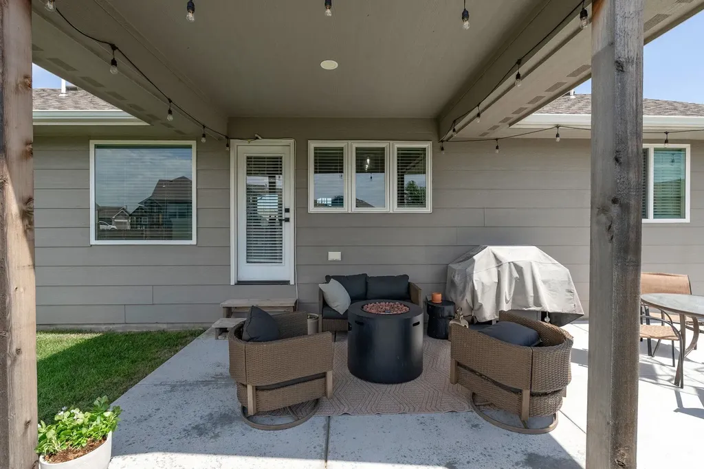 1617 N Thoroughbred Street Wichita KS 67235