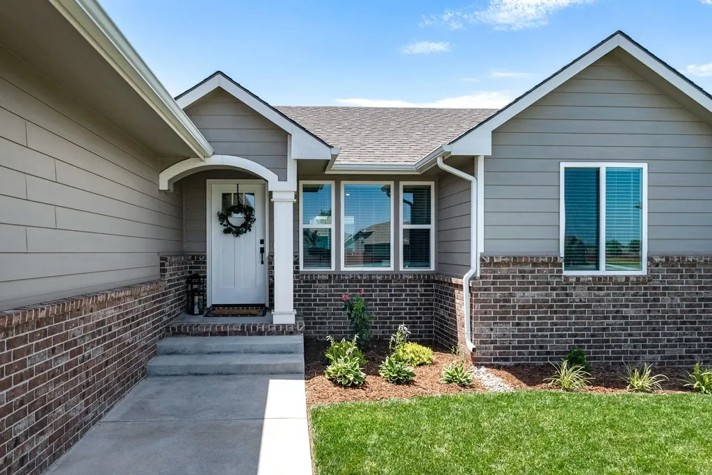 1617 N Thoroughbred Street Wichita KS 67235