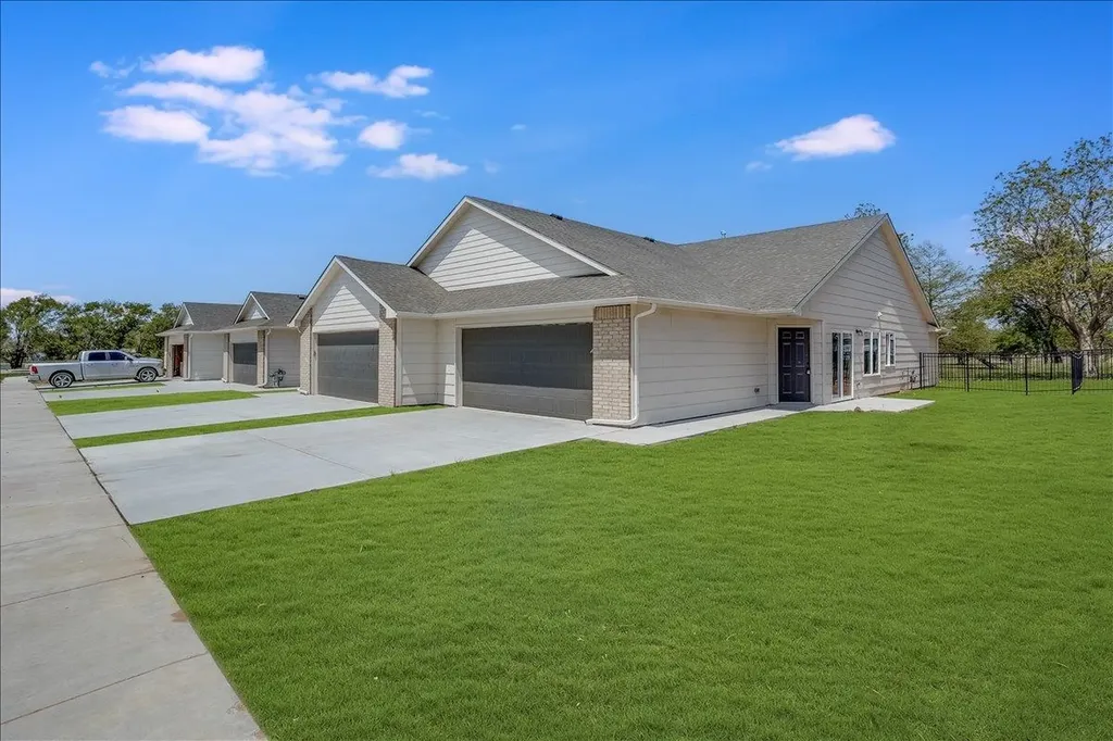 5516-5518 N Sandkey Court Wichita KS 67204