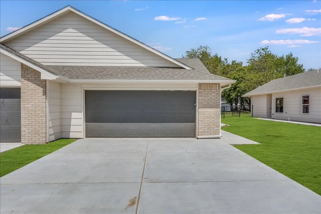 5516-5518 N Sandkey Court Wichita KS 67204