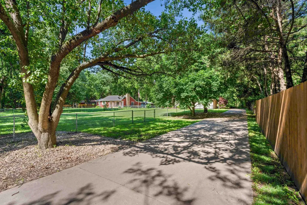 5739 N Sullivan Road Wichita KS 67204