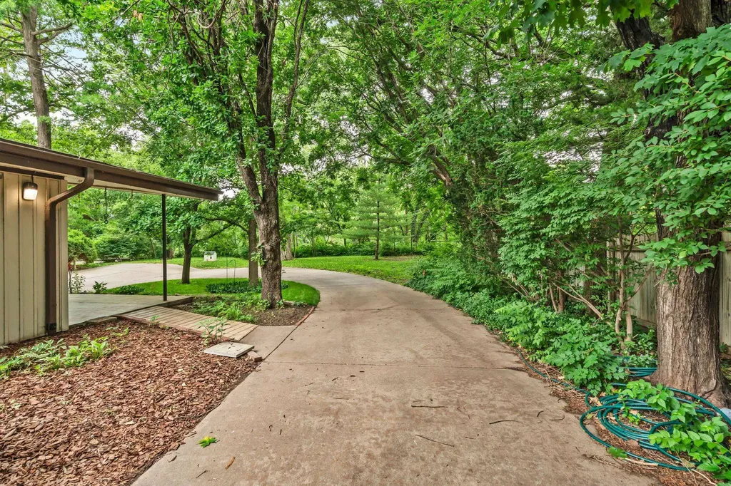5739 N Sullivan Road Wichita KS 67204