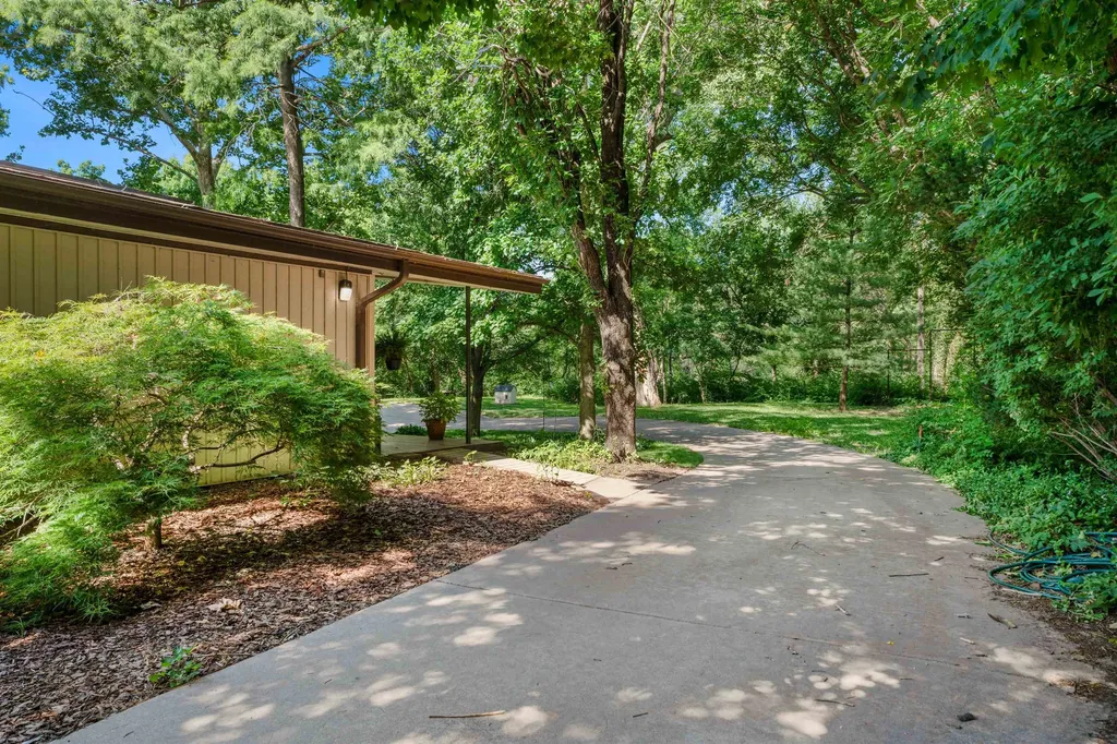 5739 N Sullivan Road Wichita KS 67204