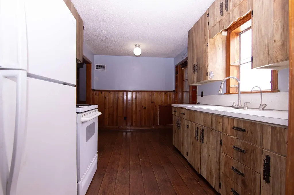 1515 E Alta Wichita KS 67216