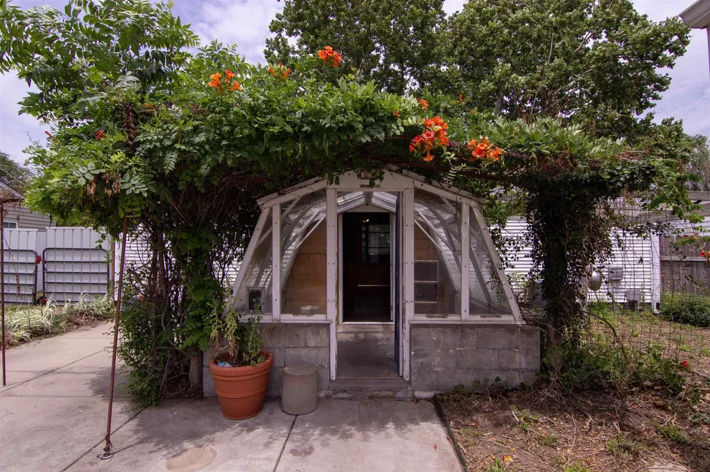 1515 E Alta Wichita KS 67216