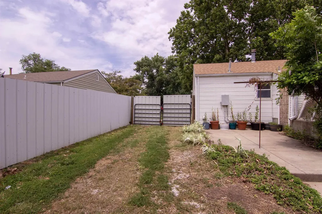 1515 E Alta Wichita KS 67216