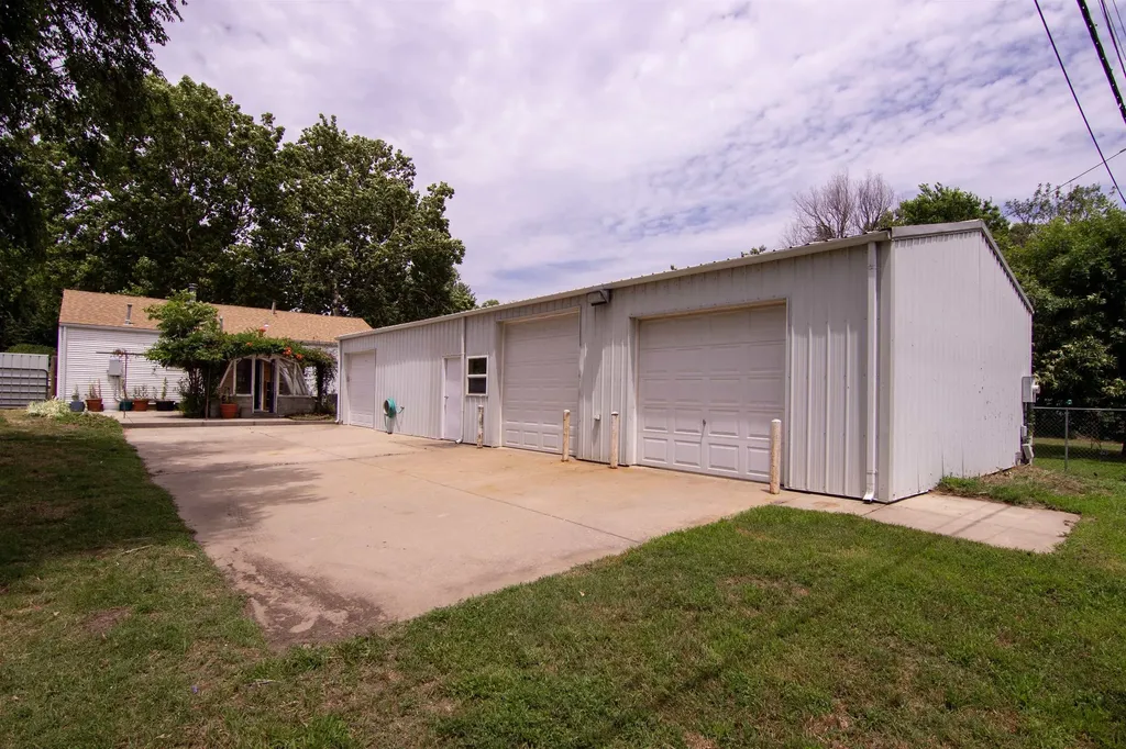 1515 E Alta Wichita KS 67216