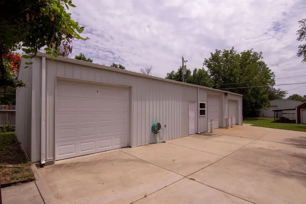 1515 E Alta Wichita KS 67216