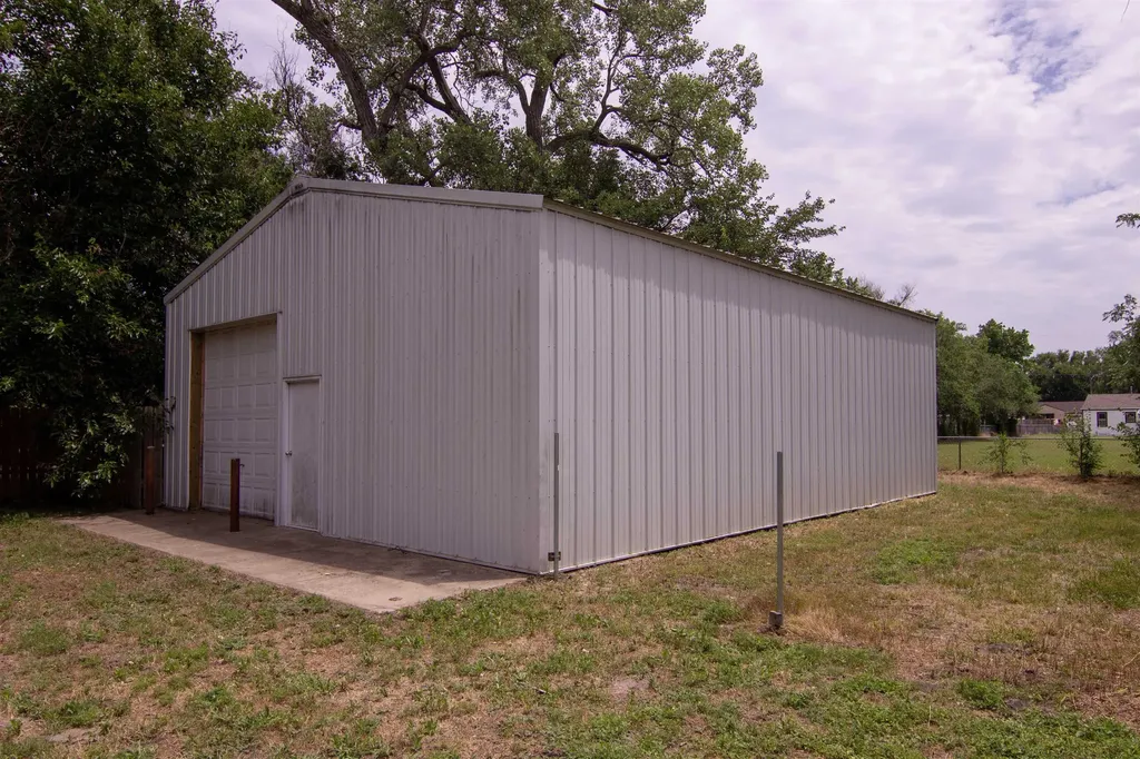 1515 E Alta Wichita KS 67216