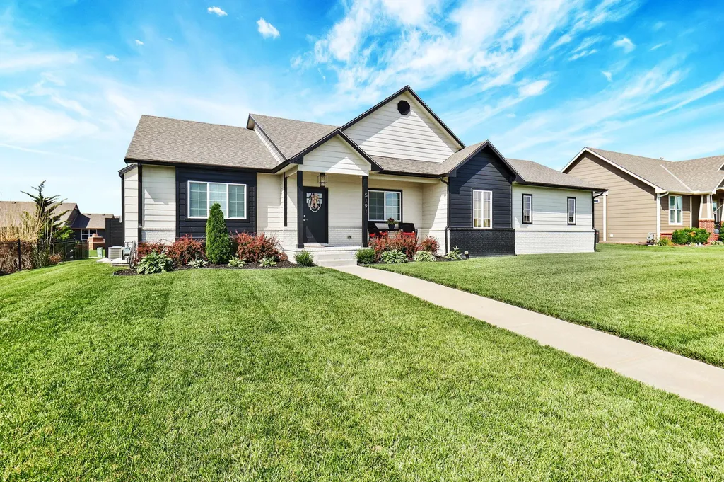 5191 N Cambridge Street Bel Aire KS 67226