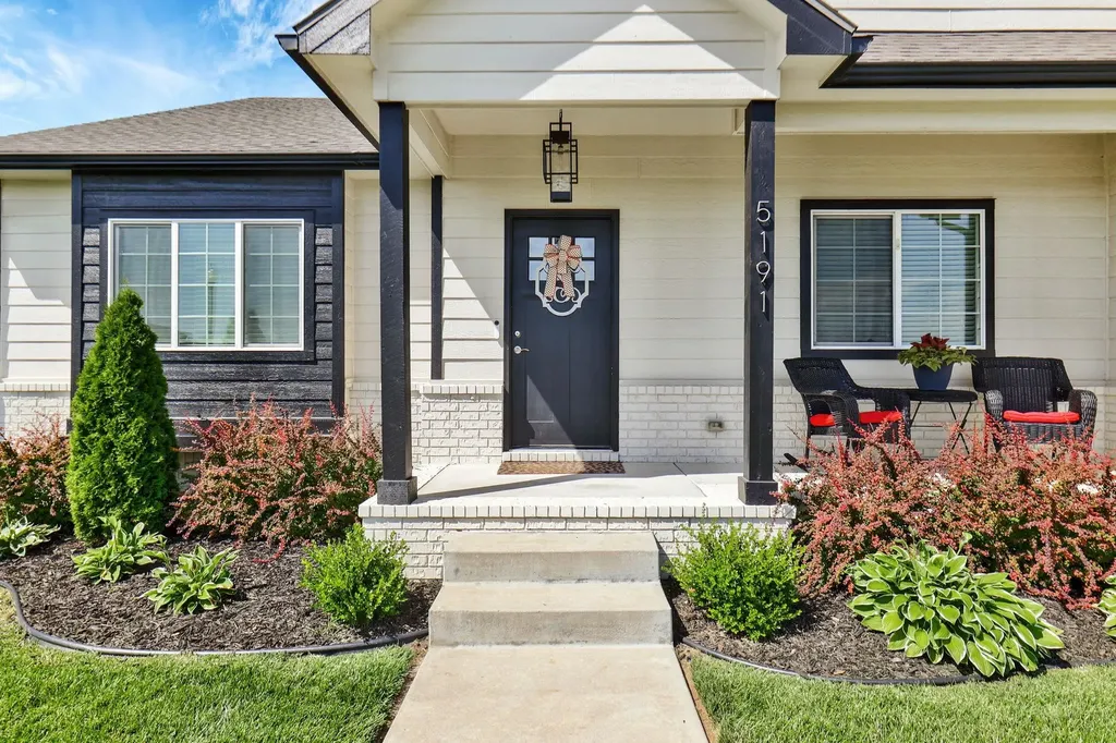5191 N Cambridge Street Bel Aire KS 67226