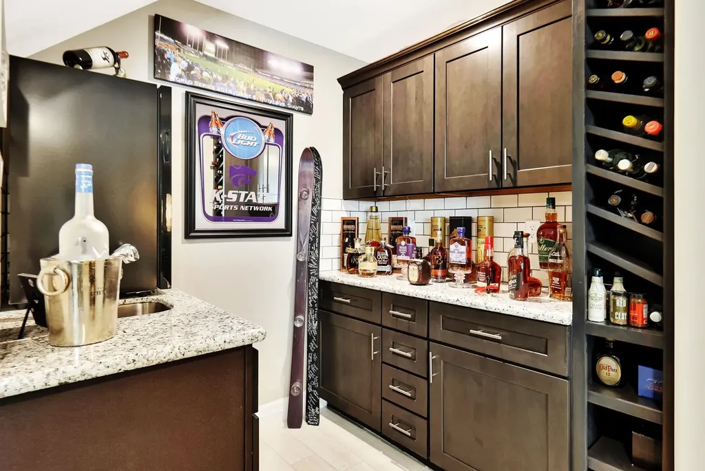 5191 N Cambridge Street Bel Aire KS 67226