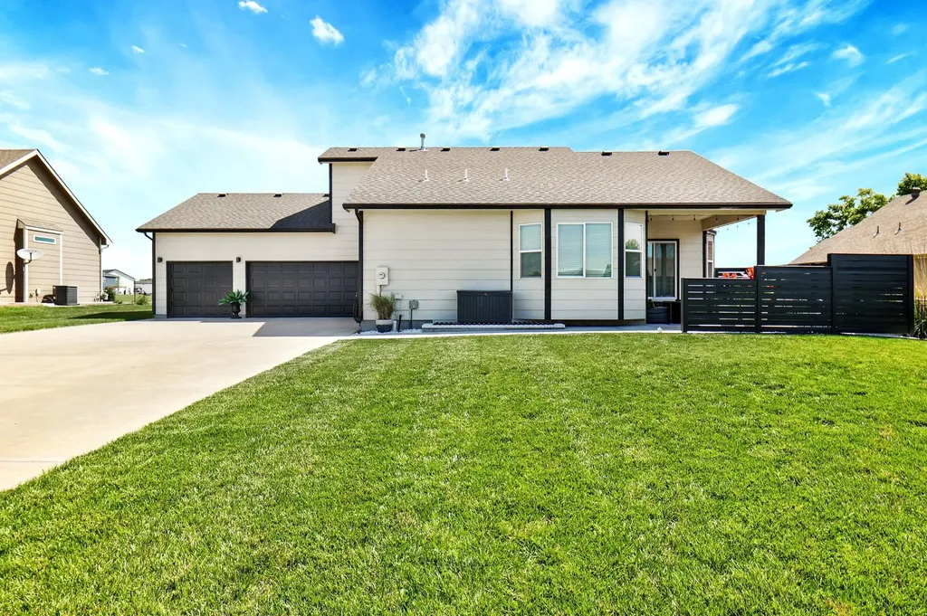 5191 N Cambridge Street Bel Aire KS 67226