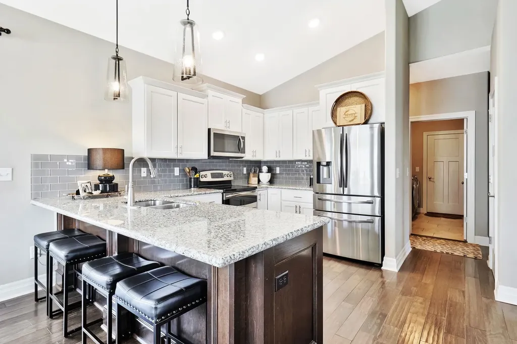 5191 N Cambridge Street Bel Aire KS 67226