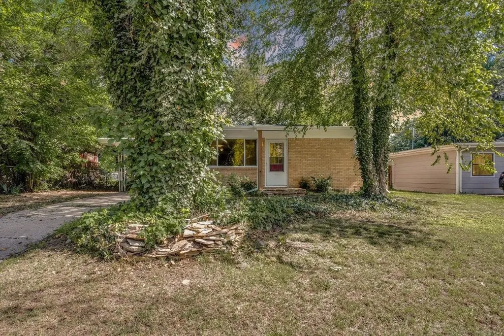 1410 E Cloverdale Drive Park City KS 67219