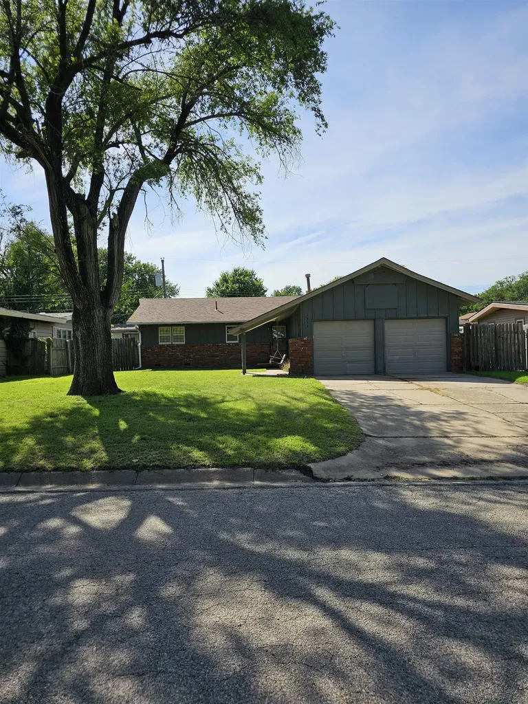 1339 N Pleasantview Derby KS 67037