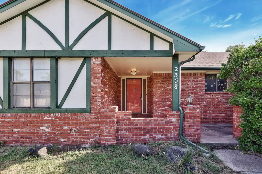 2558 N Welgate Circle Wichita KS 67226