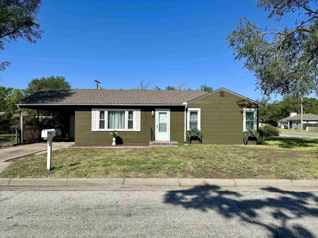 1517 N Pleasant Street Hutchinson KS 67501