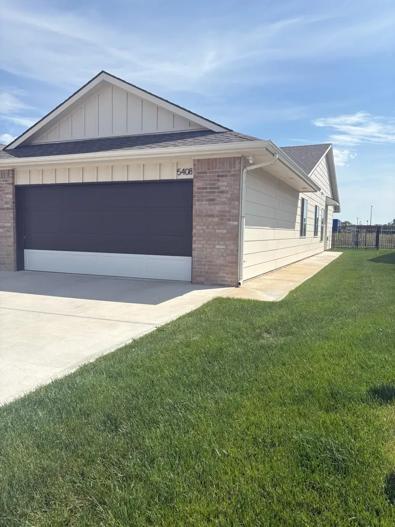 5408-5410 N Sandkey Court Wichita KS 67204