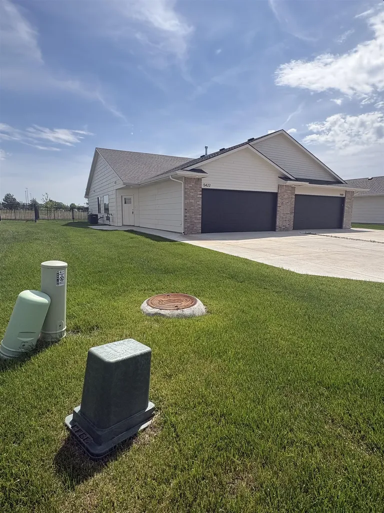 5420-5422 N Sandkey Court Wichita KS 67204