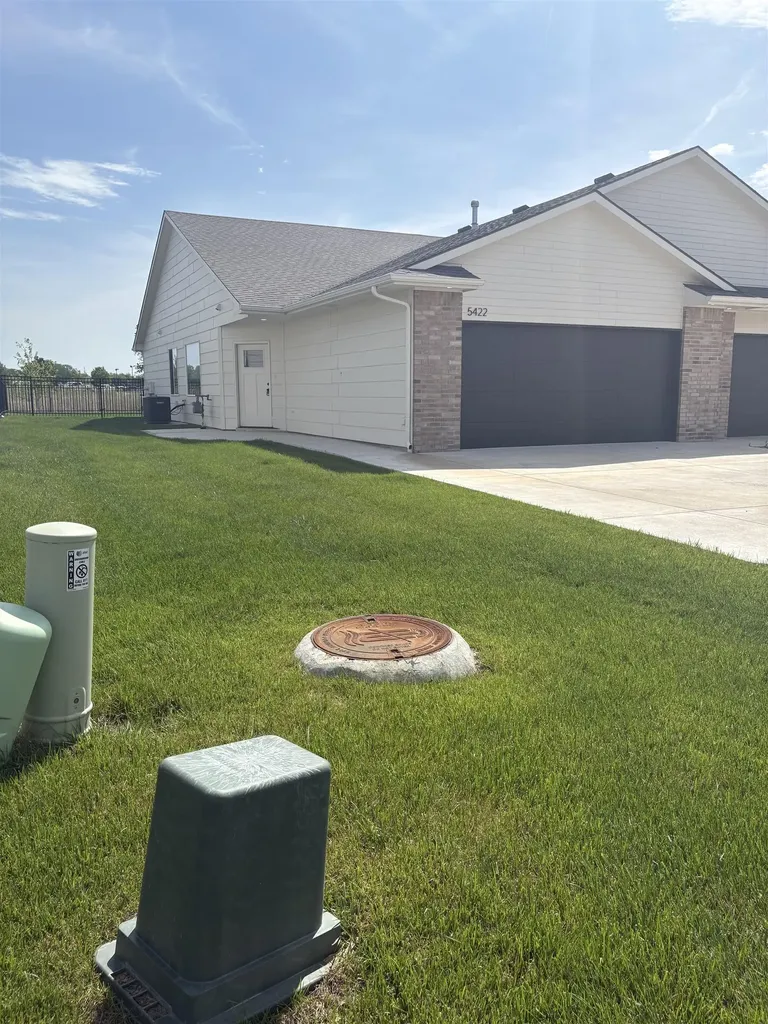 5420-5422 N Sandkey Court Wichita KS 67204