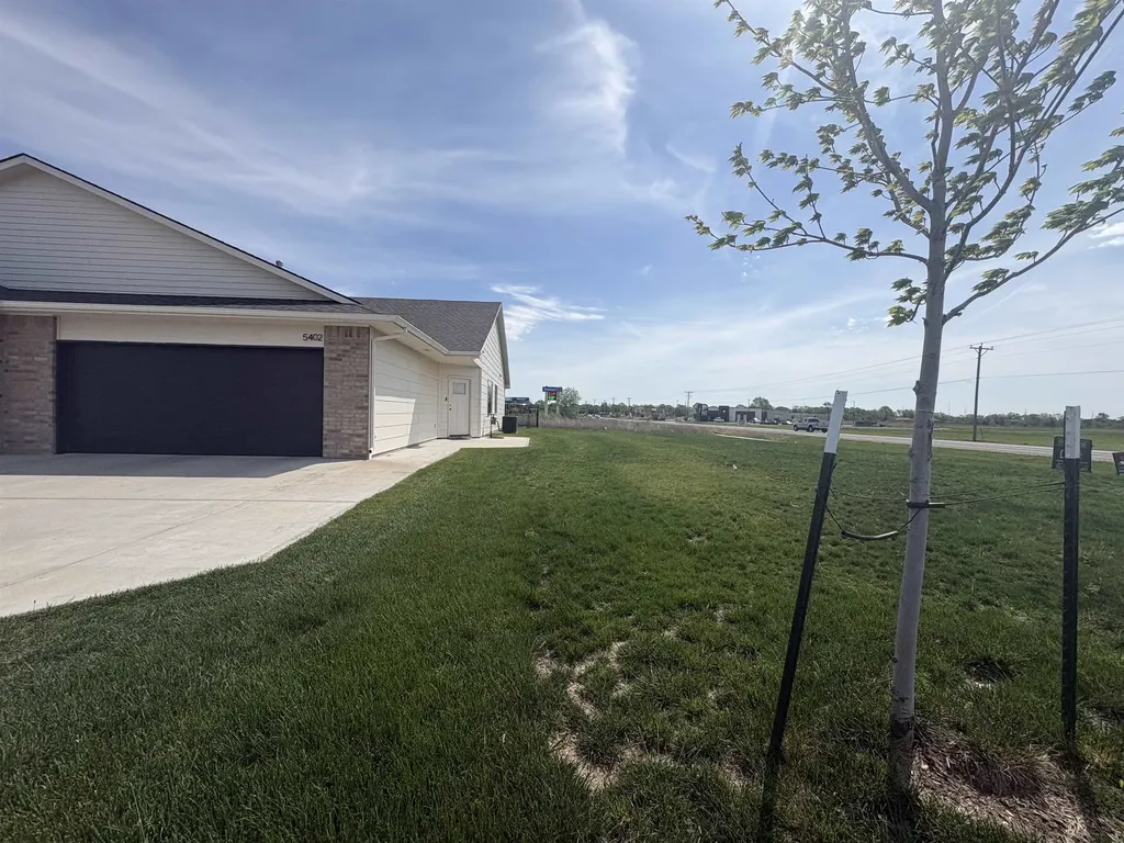5402-5404 N Sandkey Court Wichita KS 67204