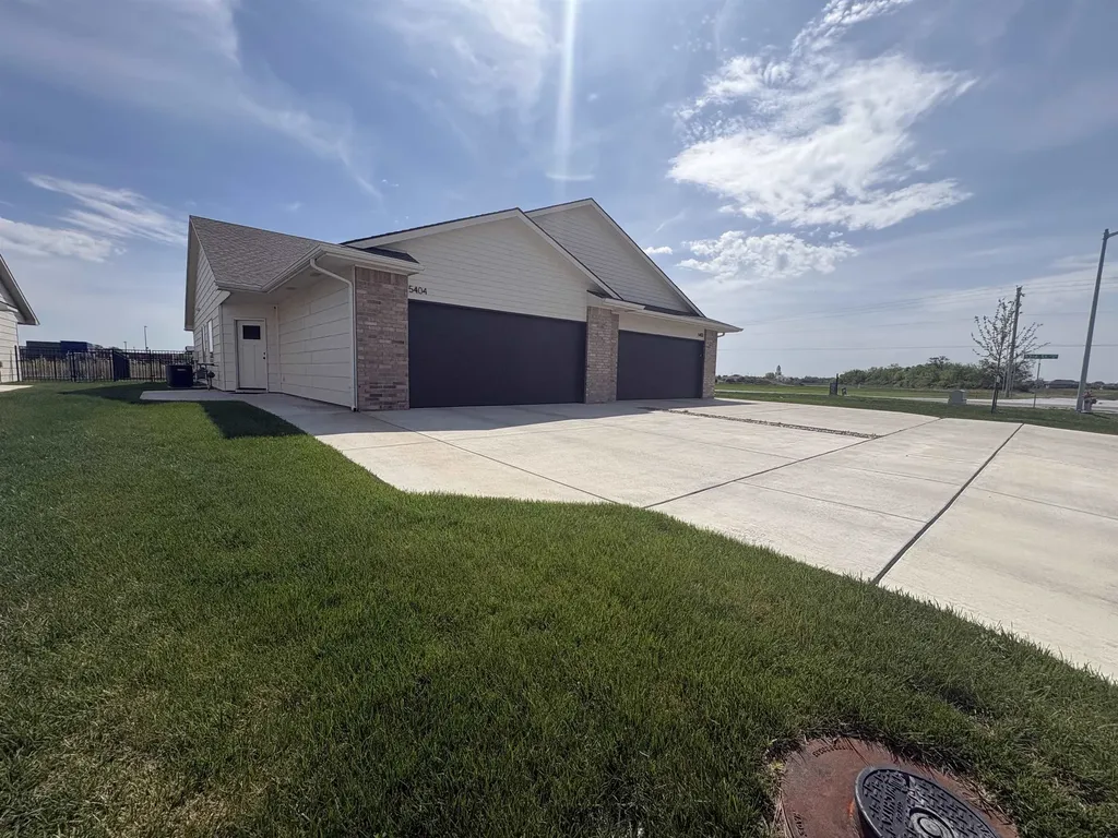5402-5404 N Sandkey Court Wichita KS 67204
