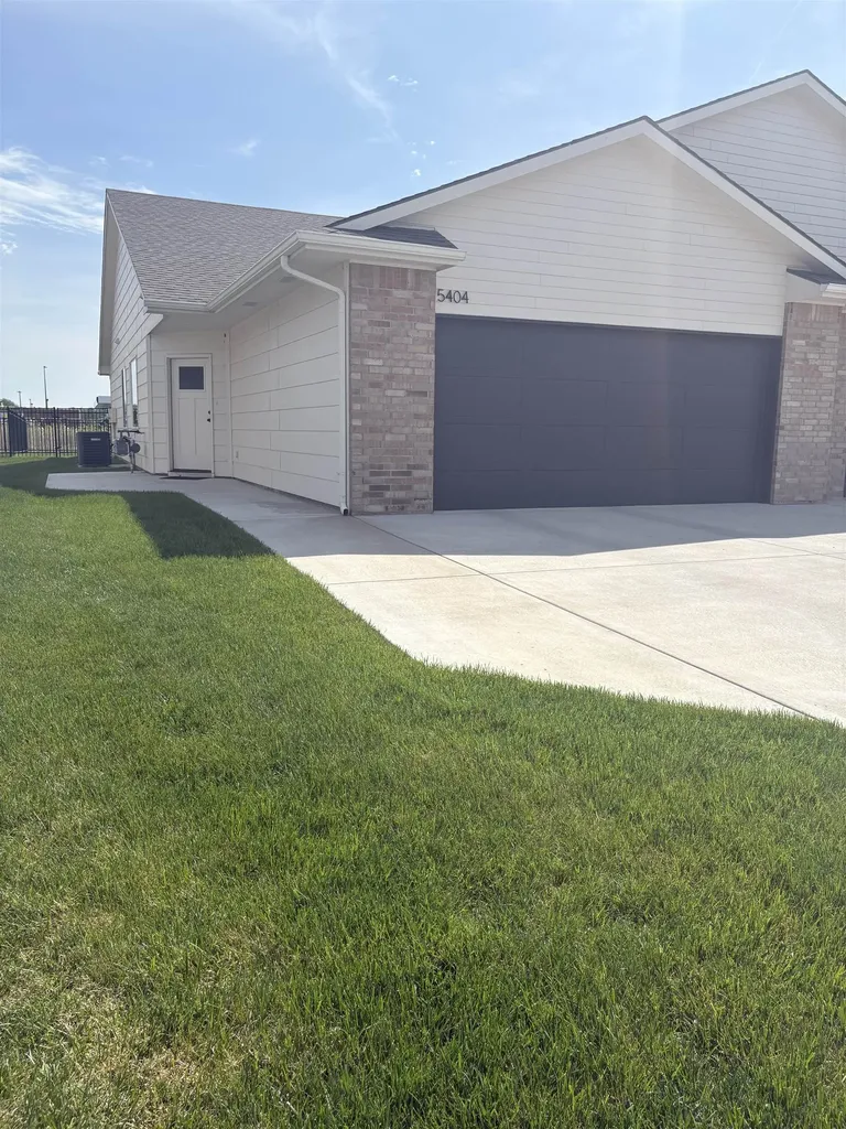 5402-5404 N Sandkey Court Wichita KS 67204